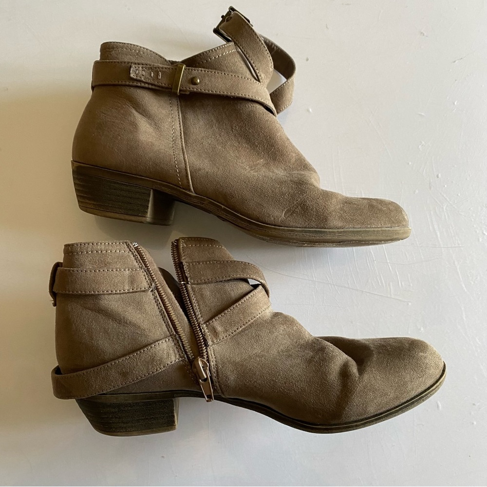 No Parking Alona Ankle Boots Taupe Western Strap Accent Buckle Zip Sz 8.5 Women